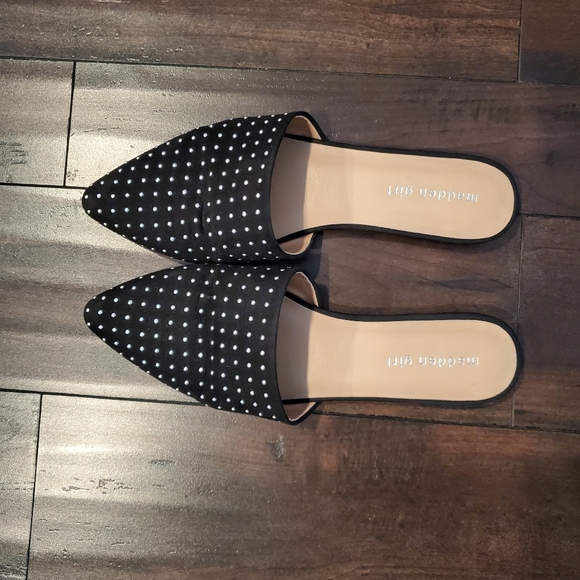 Madden Girl Slip On Flats Black With Small Studs Size 10 - Picture 2 of 6